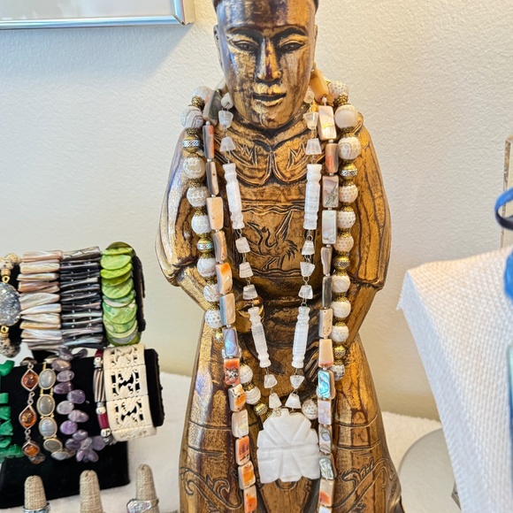 Come dig with me. Unlisted gorgeousness in every price range. - Picture 9 of 17